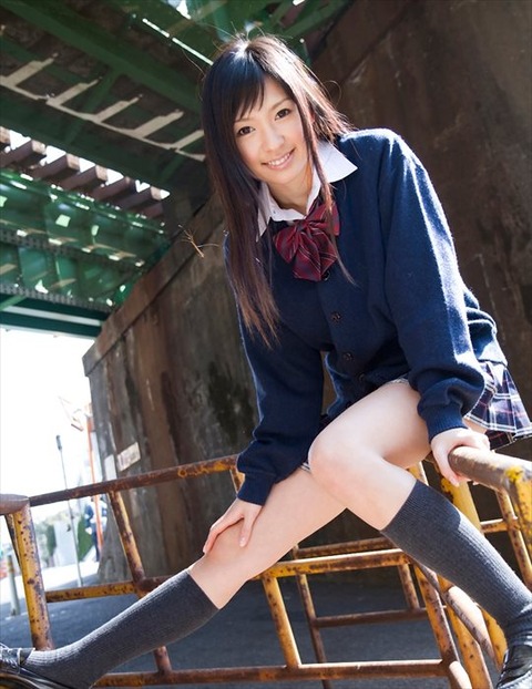 小倉奈々の爽やかな制服コスプレ　26枚